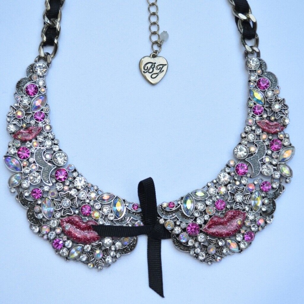 Betsey Johnson Film Noir Bib Crystal Fuchsia Lips Bow Black Silver Necklace